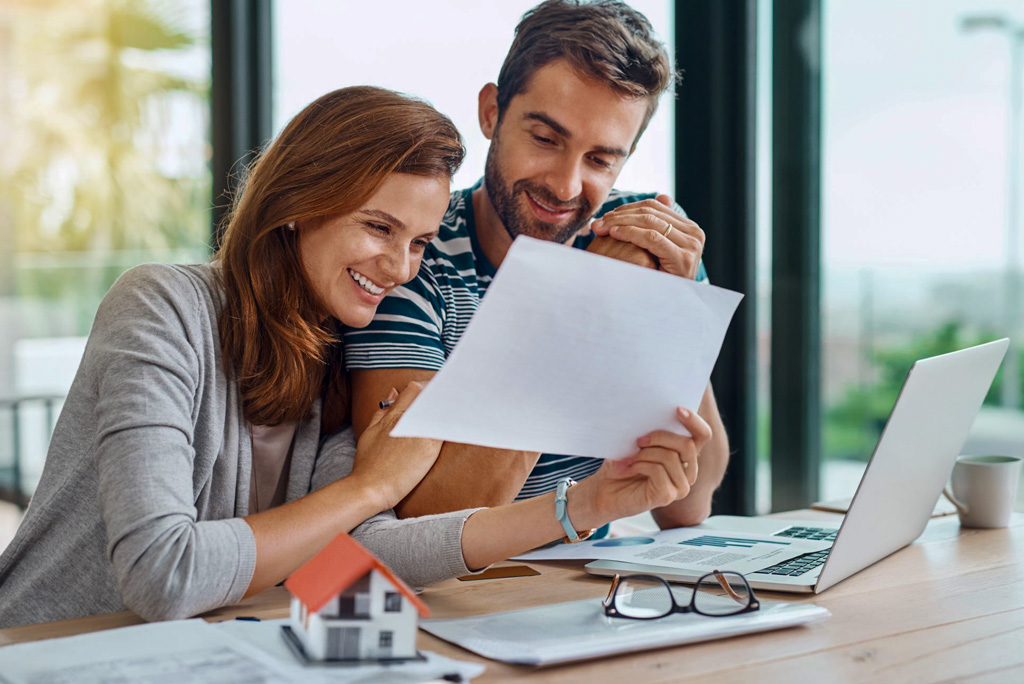 Couple reviewing mortgage options with a financial advisor